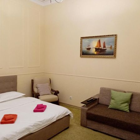 Regrand Apartment On Svobody 22 Лвив Екстериор снимка