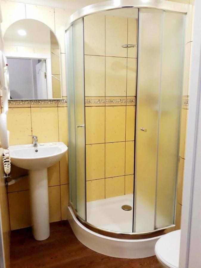 Regrand Apartment On Svobody 22 Лвив Екстериор снимка